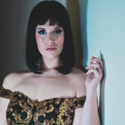 Headshot of opera soprano singer María Brea with Arizona Opera