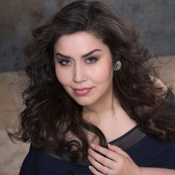Headshot of opera soprano singer Vanessa Vasquez with Arizona Opera