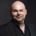 Headshot of opera tenor singer Sam Krausz with Arizona Opera